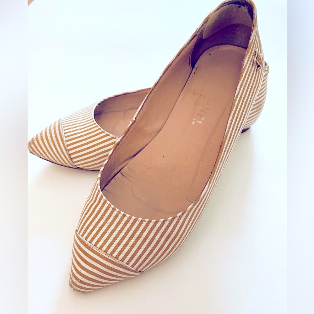Chanel Beige and White Pointed Flat Size EU 37